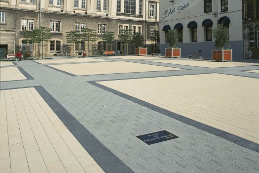 Dunkerque (F), Place du Palais de Justice, La Linia Sonderfarben.