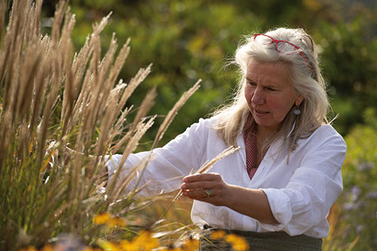 Anja Maubach im Garten