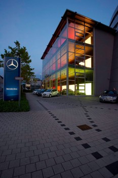 Köln, Mercedes Benz, AquaSix Granithell in Kombination mit La Linia Objektfarbe.