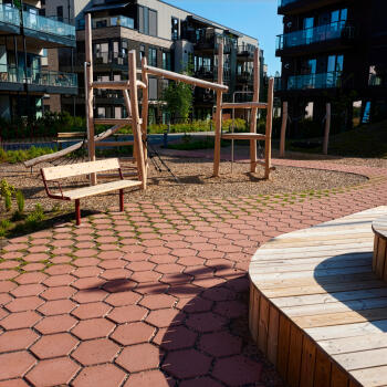 Bekkestua (NOR), Bekkestua Have, Asak Flyt Rød Terrakotta I © by ASAK, Norway