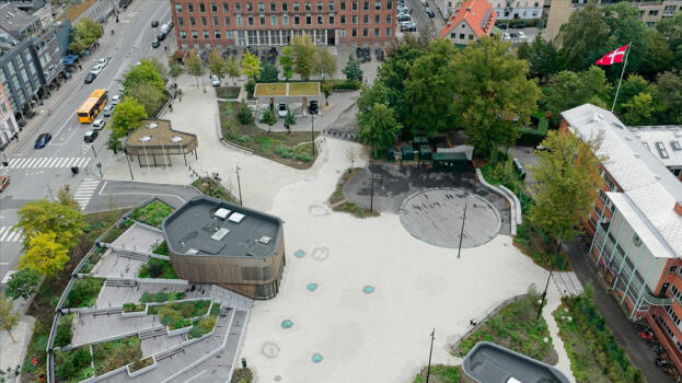 Frederiksberg (DNK), Rathaus, Asak Flyt Cubus Objektfarbe 1418. I © by ASAK, Norway