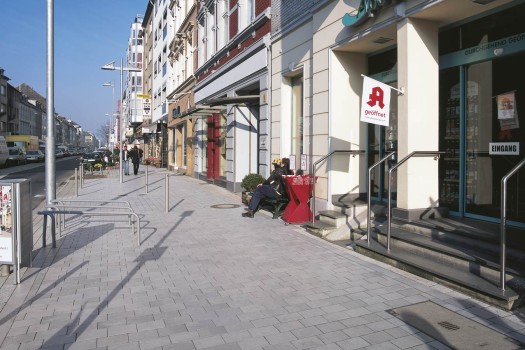 Düsseldorf, Kölner Straße, Belpasso Grigio brillant.