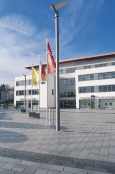 Iserlohn, Bahnhofsvorplatz, Belpasso Grigio brillant.