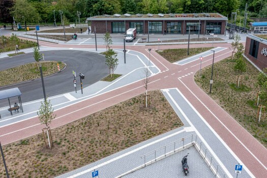 Dülmen, Bahnhofsplatz, Boulevard Objektfarbe 4042 und Brozebraun.