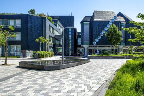 Boulevard Pflaster Wassertisch Rathausplatz Langenfeld 2559 018