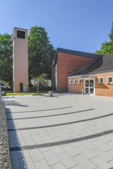 Mülheim, Kirchplatz Markuskirche, Boulevard Sandbeige.