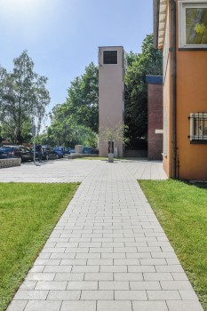 Mülheim, Kirchplatz Markuskirche, Boulevard Sandbeige.