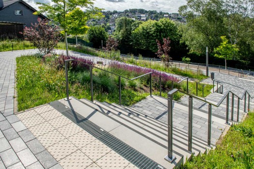 Gummersbach, Wohngebiet Bernberg, Boulevard Objektfarben Titangrau, Silbergrau und Lichtgrau.