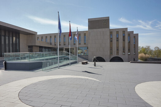 Krimpen aan den IJssel (NL), Rathausplatz, Boulevard Basaltanthrazit und Quarzgrau.