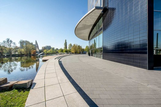 Düsseldorf, ARAG Versicherung Zentrale, Boulevard Dolomitgrau.