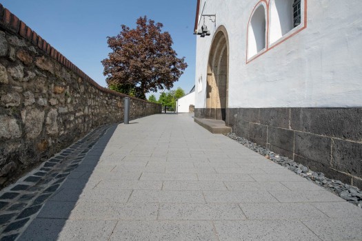 Bergisch Gladbach, Kirchplatz St.Clemens, Boulevard Lichtgrau.