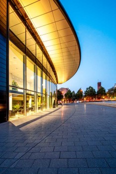 Düsseldorf, ARAG Versicherung Zentrale, Boulevard Dolomitgrau.