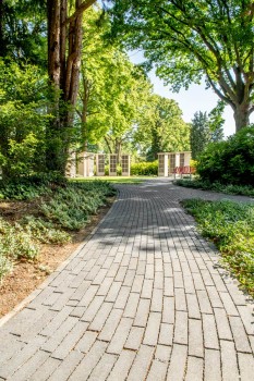 Essen, Parkfriedhof, Brikk Basaltgrau gemasert.