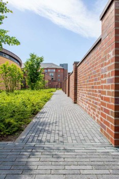 Münster, Neubau Konvent Mauritz Casa, Brikk Basaltgrau gemasert.