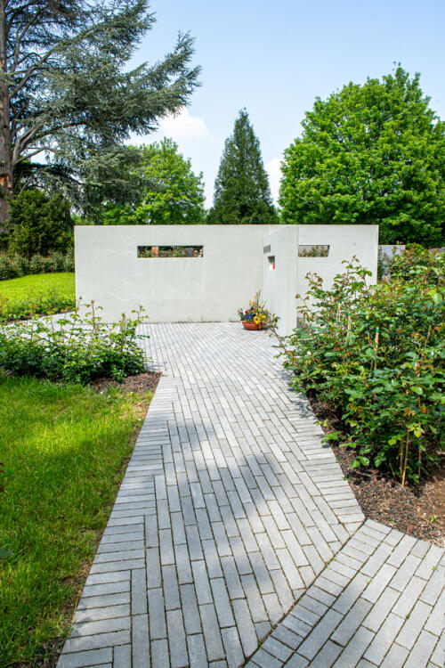 Friedhof Entville Alvar Pflaster Quarzitgrau ConceptDesign 2641 06