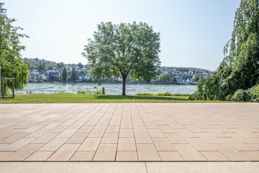 Koblenz, Kaiserin-Augusta-Promenade, Corio EcoTerra, Objektfarbe 8015.