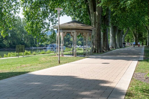 Koblenz, Kaiserin-Augusta-Promenade, Corio EcoTerra, Objektfarbe 8015.