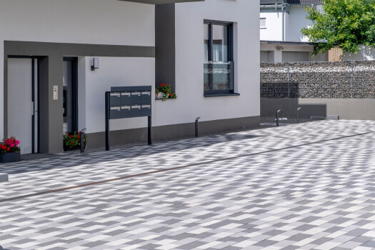 Corio Reihenverband Graubeige, Hellgrau und Anthrazit.