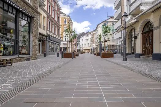 Stadt Stolberg, Fußgängerzone, Grauwacke in Kombination mit Basalt.