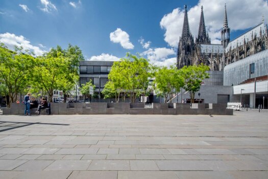 Köln, Kurt-Hackenberg-Platz, Grauwacke.