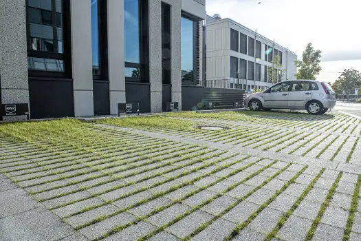 Köln, RWZ Kundenparklpatz, Greenline Vario Quarzit Hell.