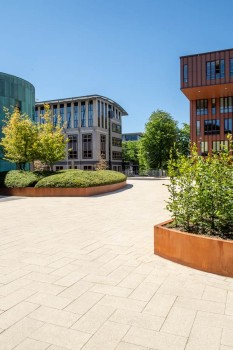 Hilversum (NL), Büropark Arena, La Linia Sandbeige.