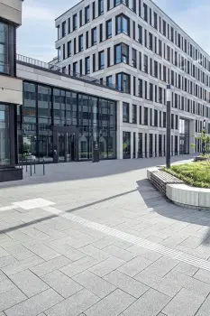 Köln, RWZ, La Linia Quarzit Hell.