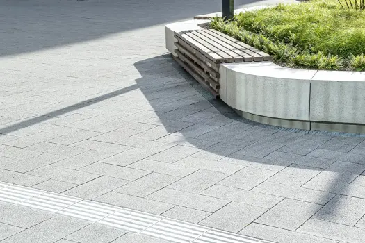 Köln, RWZ, La Linia Quarzit Hell.