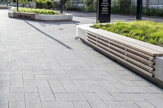 Köln, RWZ, La Linia Quarzit Hell.