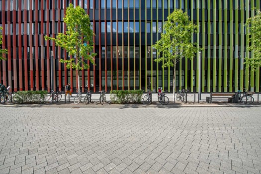 Köln, Uniklinik, La Linia Granitgrau und Granitdunkelgrau.