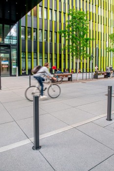 Köln, Uniklinik, La Linia Granitgrau und Granitdunkelgrau.