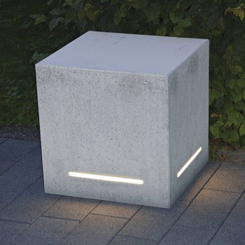 Licht Design und Scala 50-Sitzwürfel (50x50x5 cm) mit LED-Lichtleiste. 