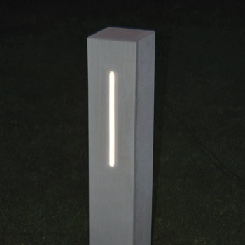 Licht Design und Alessio-Stele (110x15x15 cm) mit LED-Lichtleiste. 