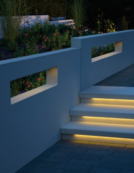 Licht Design und Concept Design Stufen mit LED-Lichtleisten.