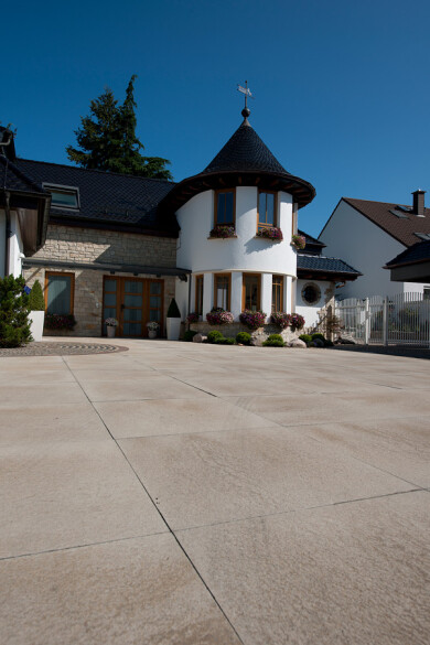 Umbriano Terrassenplatte Hauszugang 1010 03