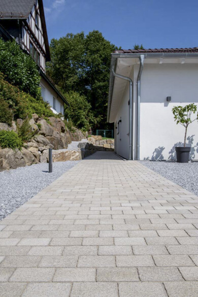 Urbino Pflaster Hauszufahrt 2432 004