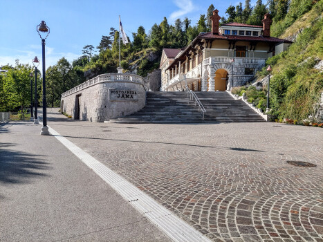  Postojna (SVN), Hotel Jama, Repen.