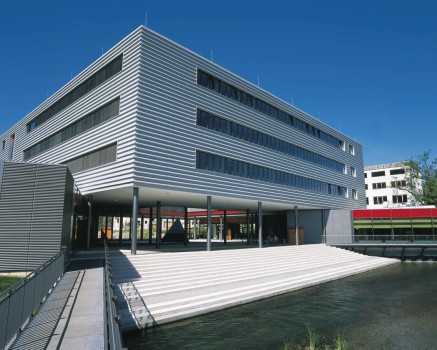 Augsburg, Fachhochschule, ConceptDesign-Stufen Objektfarbe in Kombination mit La Linia Objektfarbe.