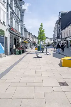 Solingen-Ohlings, Fußgängerzone, Umbriano Granitbeige.