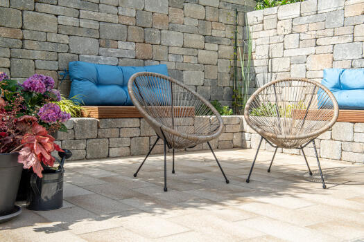 Umbriano Granitbeige gemasert in Kombination mit Spring Modo Mauer Beigegrau. Umbriano Granitbeige gemasert in Kombination mit Spring Modo Mauer Beigegrau.