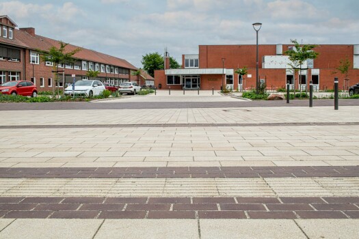 Garrel, Schul- und Sportzentrum, Umbriano Granitbeige.