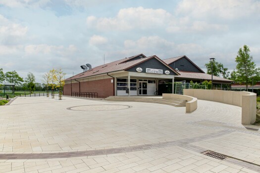 Garrel, Schul- und Sportzentrum, Umbriano Granitbeige.