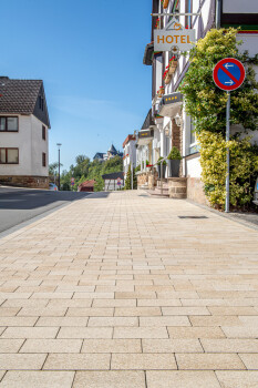 Waldeck, Innenstadt, Umbriano Granitbeige.