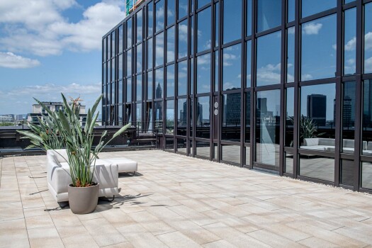 Frankfurt, Westendtower, Dachterrasse, Umbriano Granitbeige.