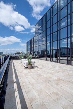 Frankfurt, Westendtower, Dachterrasse, Umbriano Granitbeige.