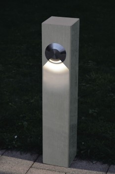 Alessio ConceptDesign Sichtbeton Grau glatt mit eingebautem 90° LED-Strahler.