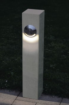 Alessio ConceptDesign Sichtbeton Grau glatt mit eingebautem 180° LED-Strahler (130 x 15 x 15 cm).