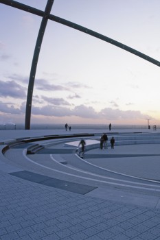 Herten, Horizont-Observatorium, AquaSix Granithell in Kombination mit ConceptDesign-Stufen Basaltanthrazit und Granithell.