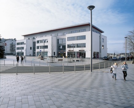 Iserlohn, Bahnhofsvorplatz, Belpasso Grigio.