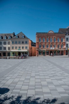 Bitburg, Platz am Spittel, Palladio Farbtöne 13.01, 13.03 und 13.05.